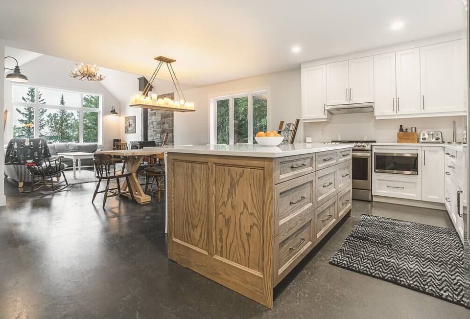 Dining table and kitchen (2)