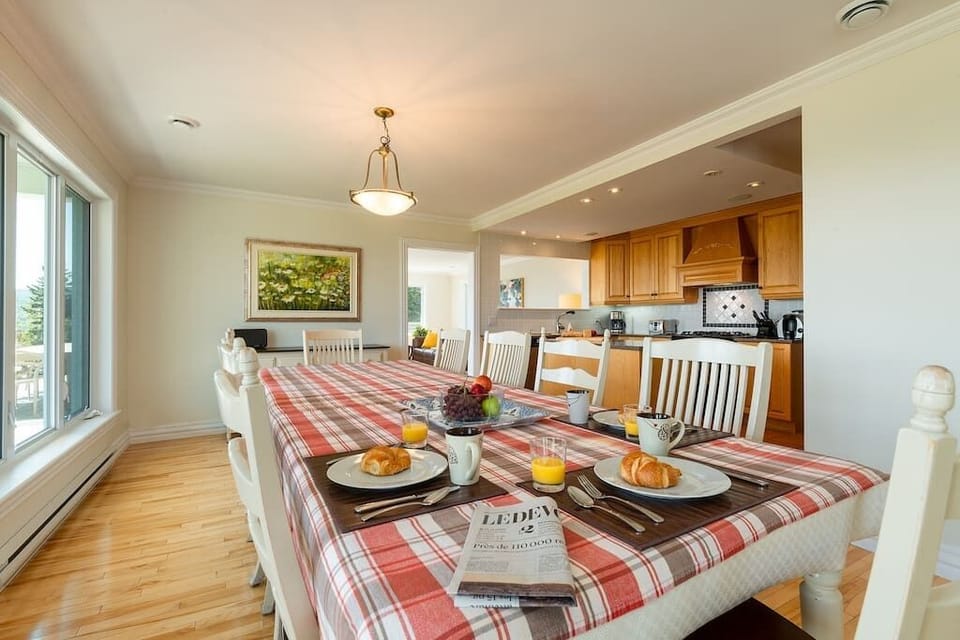 Dining table (2)