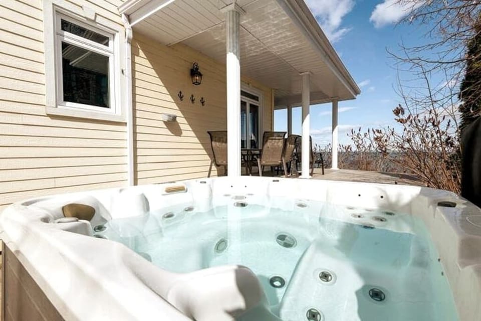 4-season spa and terrace