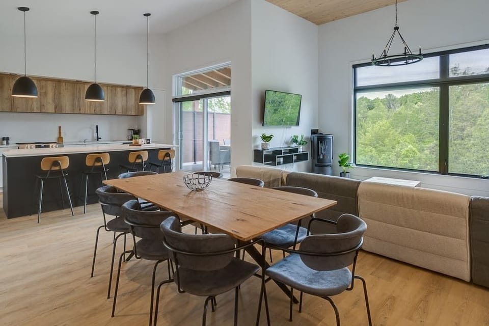Dining room and kitchen (3)