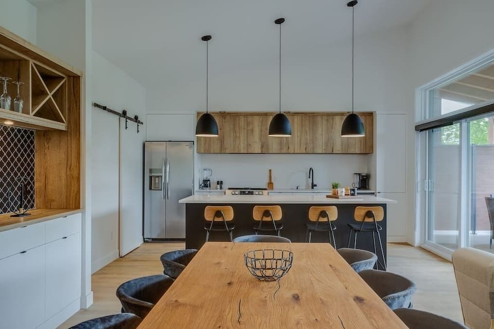 Dining room and kitchen (2)