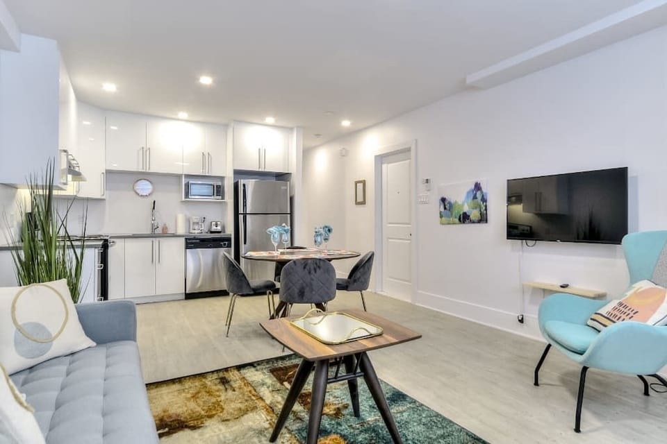 Living room and kitchen (3)