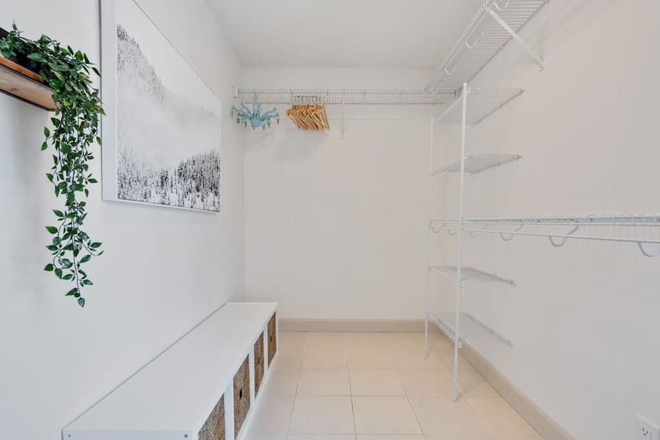 Walk-in lobby (2)
