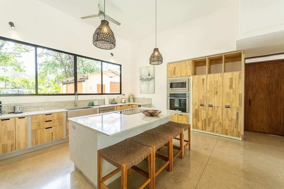 Large kitchen Island for 4