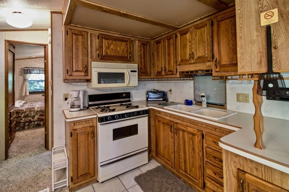 Fully Stocked Kitchen 