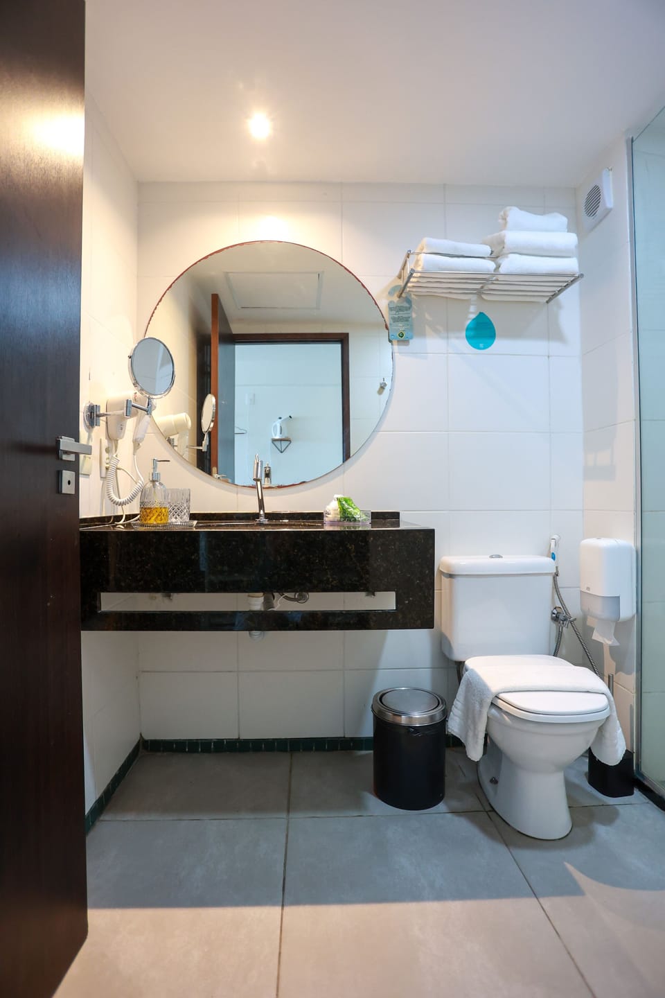 Suite | Bathroom | Shower, rainfall showerhead, hair dryer, towels