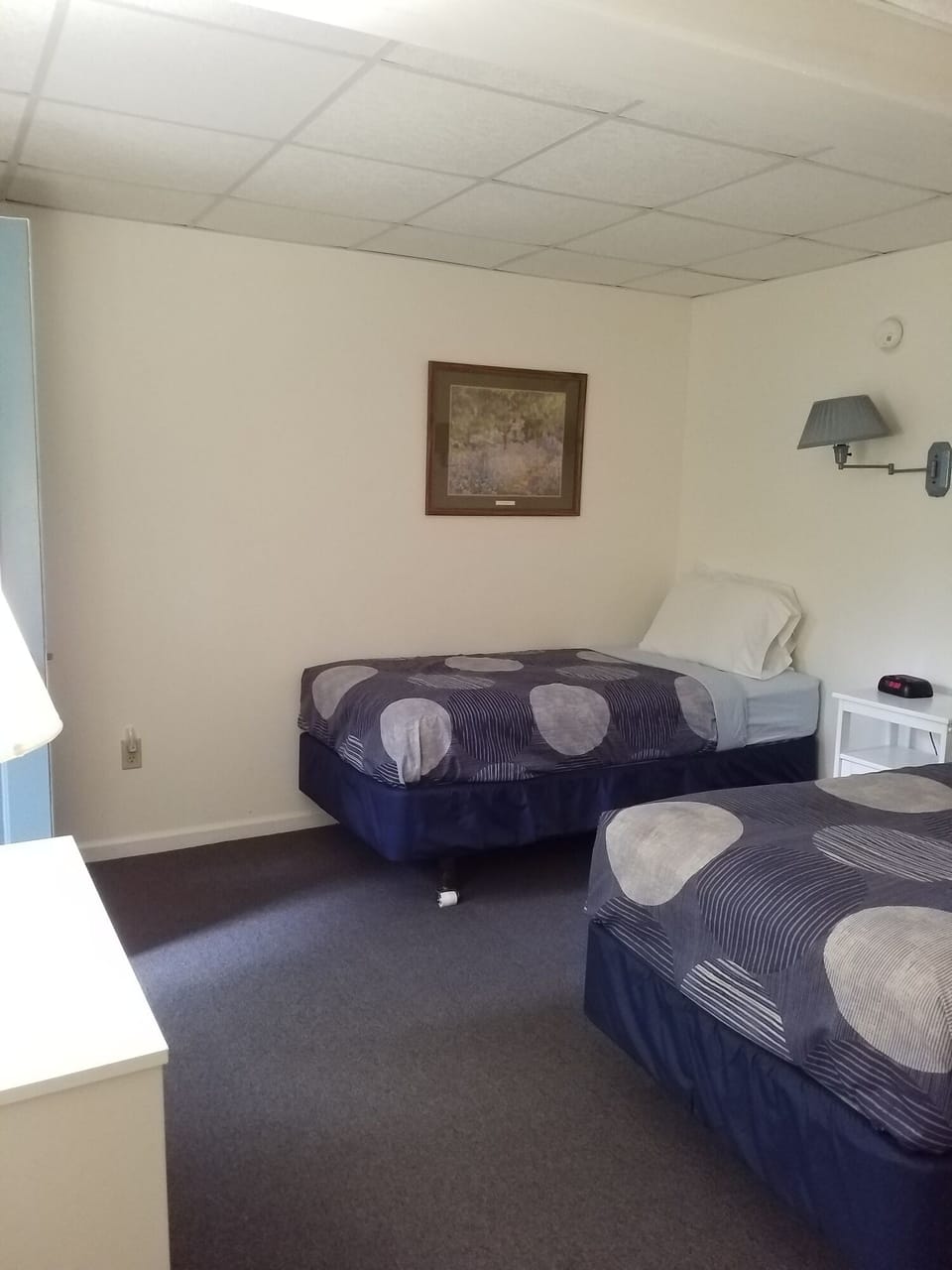 Bedroom with 2 twin beds