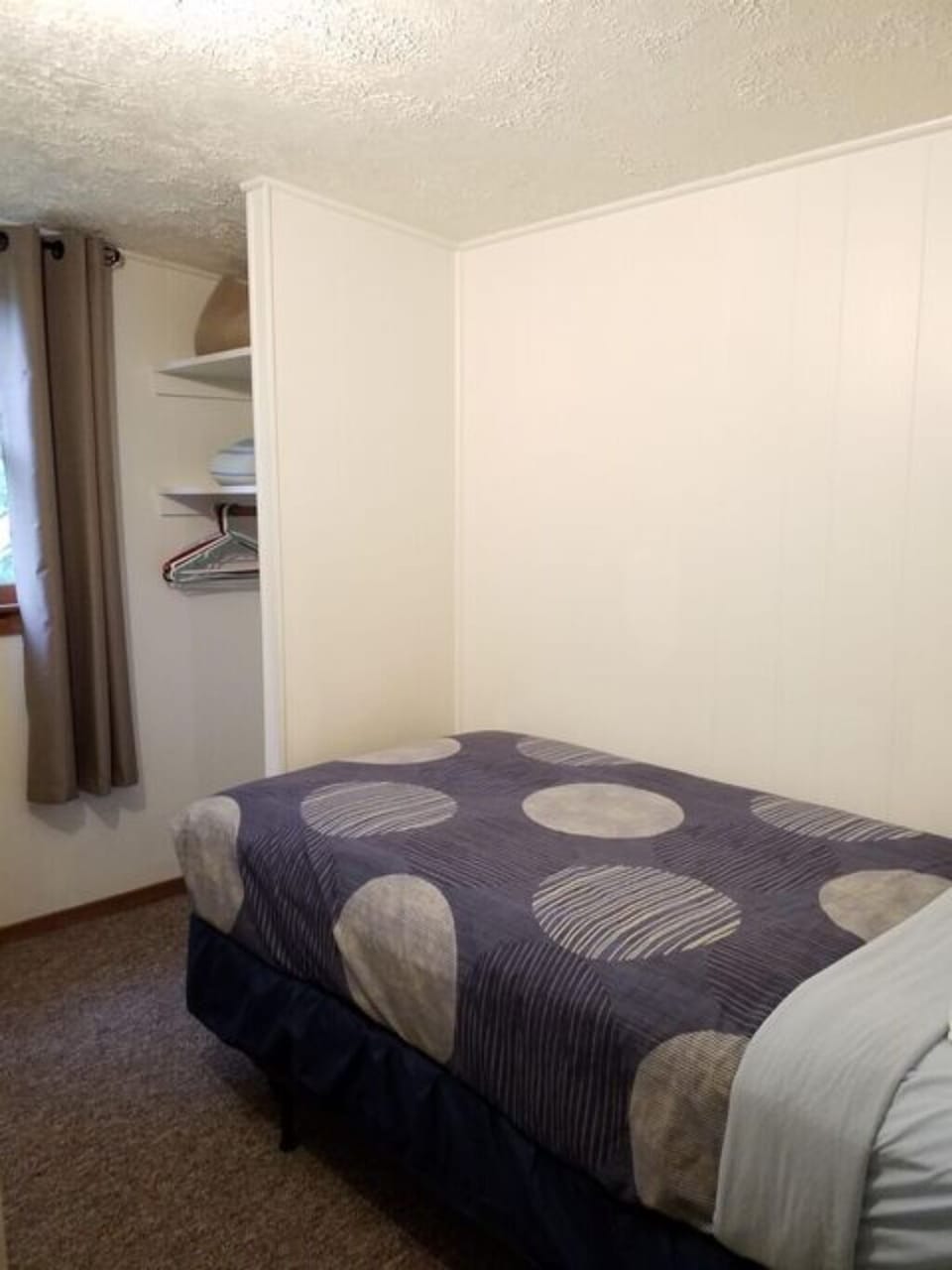 Bedroom with Twin bed