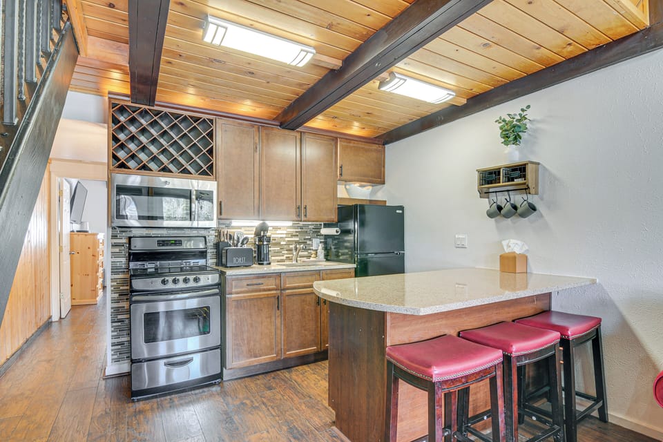 Kitchen | Wood-Burning Stove | Free WiFi | Prime Location