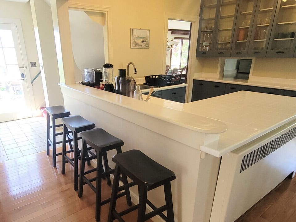 Coffee/ juice/ wet bar