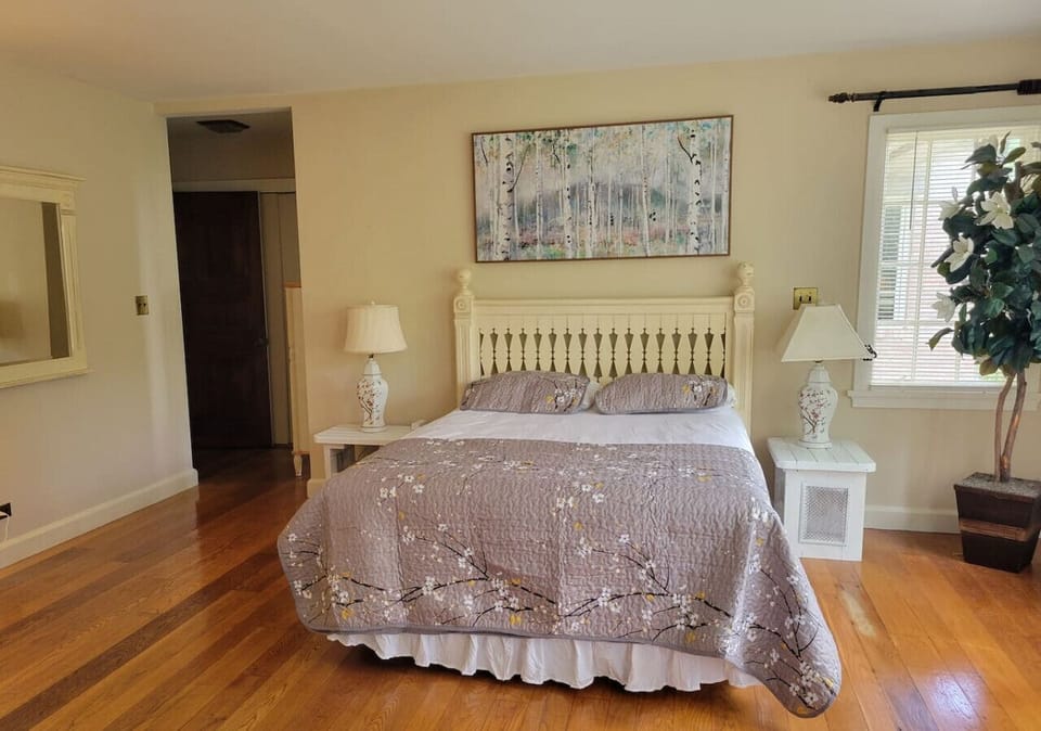 Bedroom 3, queen, bathroom attached.