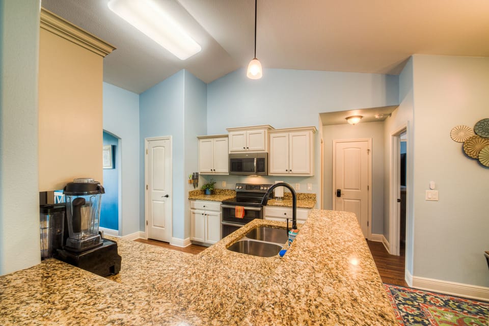 The. beautiful kitchen granite counter tops/w a double oven and a large pantry.
