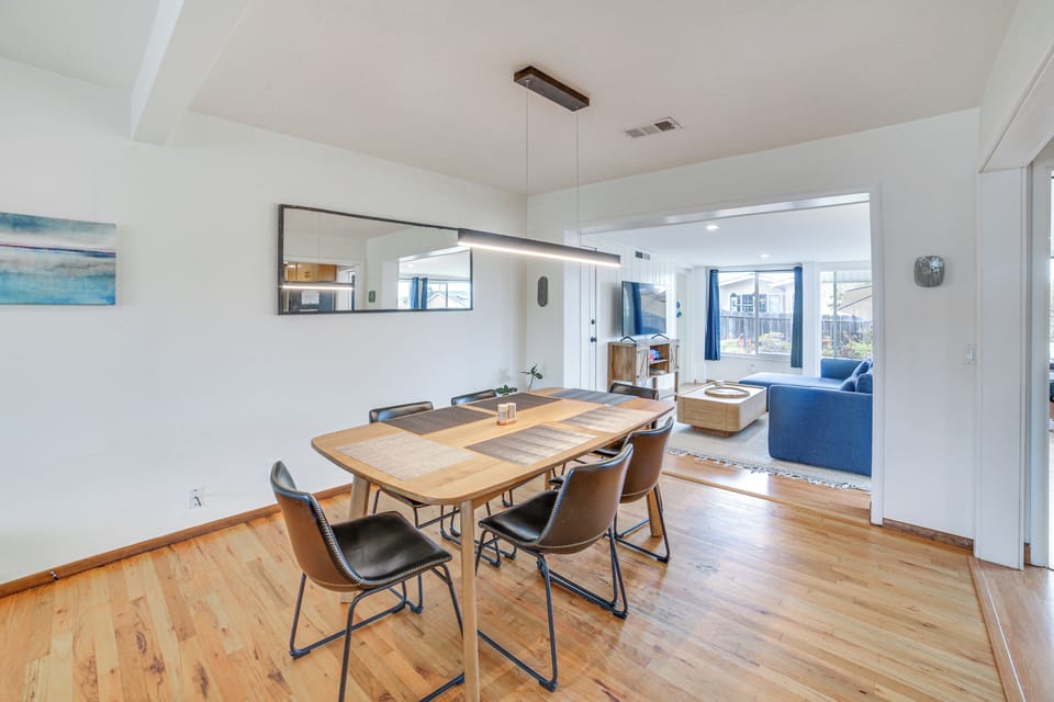Dining Area | Dining Table | Dishware/Flatware