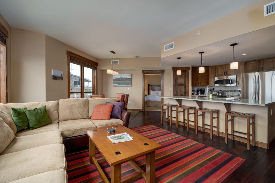 Rare 3 bed/3 bath at Trailhead Lodge!