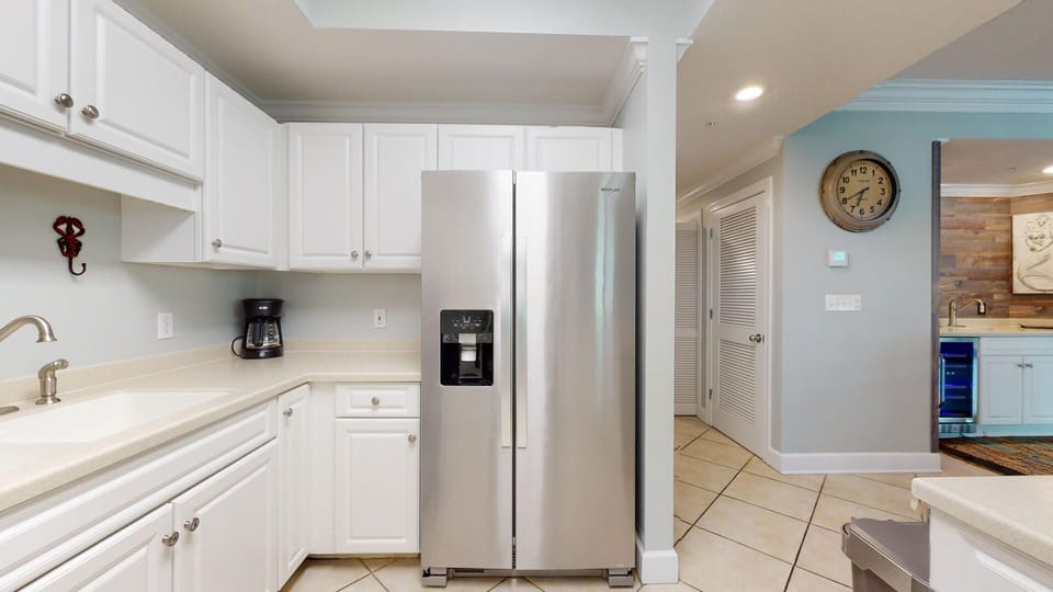 Condo, Multiple Beds, Balcony, Pool View | Private kitchen | Fridge, microwave, oven, stovetop