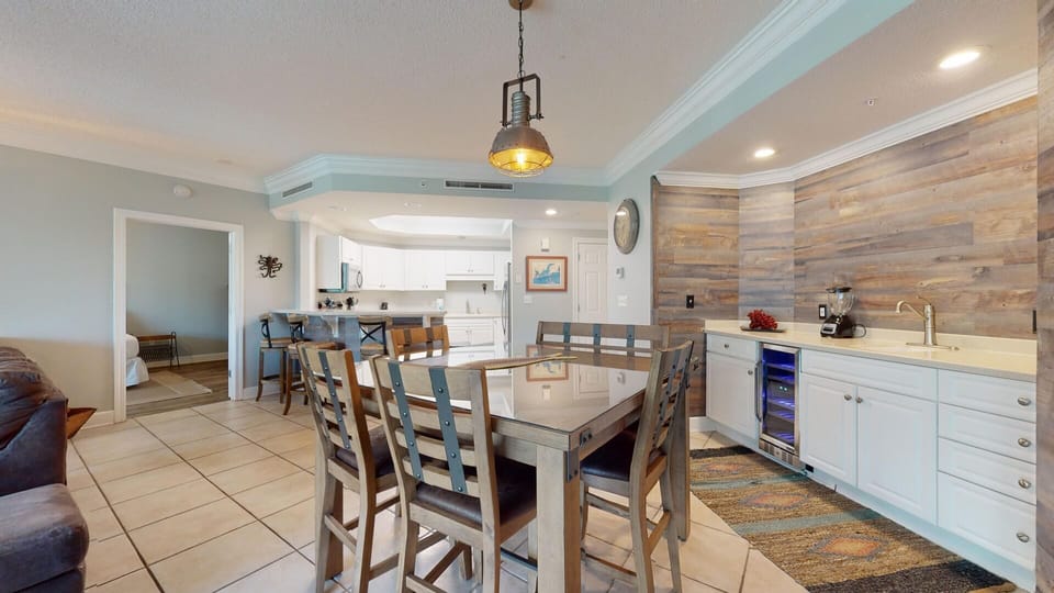 Condo, Multiple Beds, Balcony, Pool View | Private kitchen | Fridge, microwave, oven, stovetop