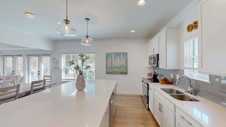 House, Multiple Beds, Patio | Private kitchen | Coffee/tea maker, fridge, microwave, oven