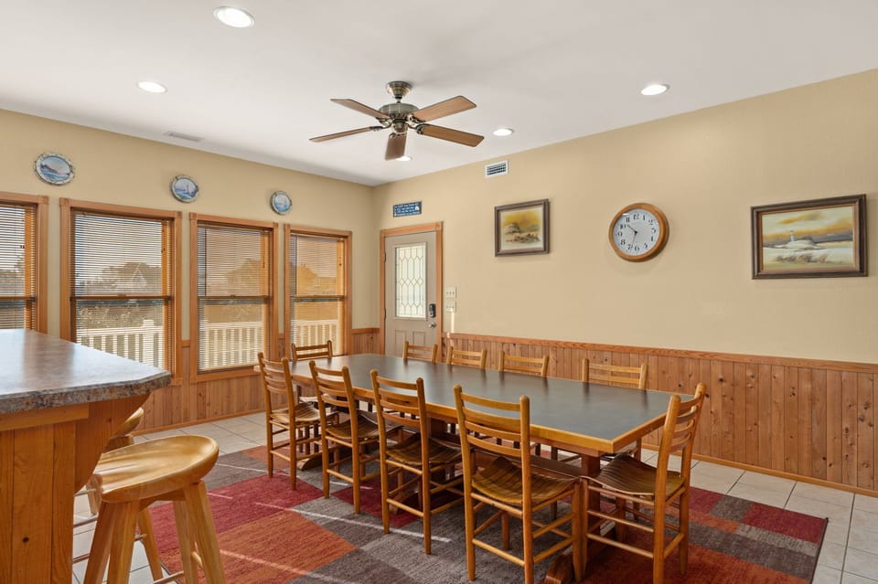 WH155: Off Crew | ML Dining Area - Seating for 10 - Main Entrance