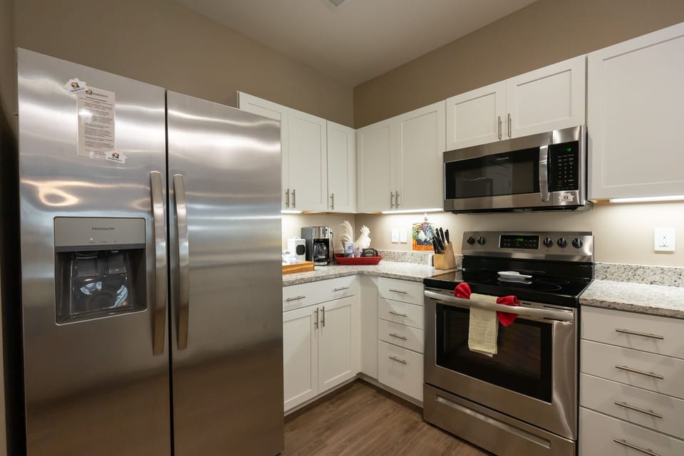Full Size Side by Side Refrigerator/Freezer
