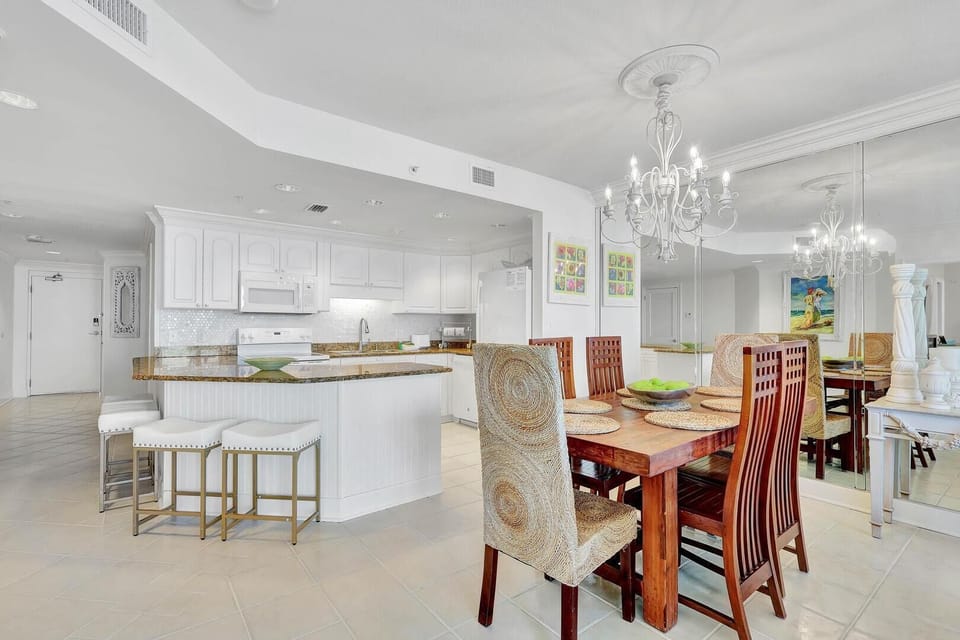 Condo, Multiple Beds, Balcony, Ocean View | Dining