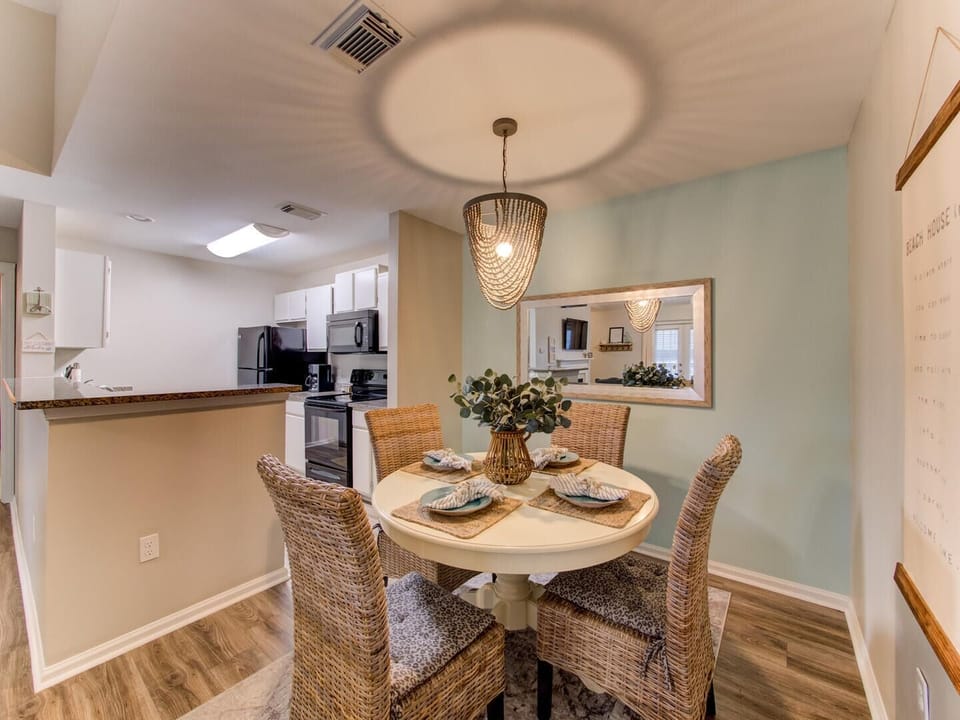 Condo, Multiple Beds, Balcony | Dining