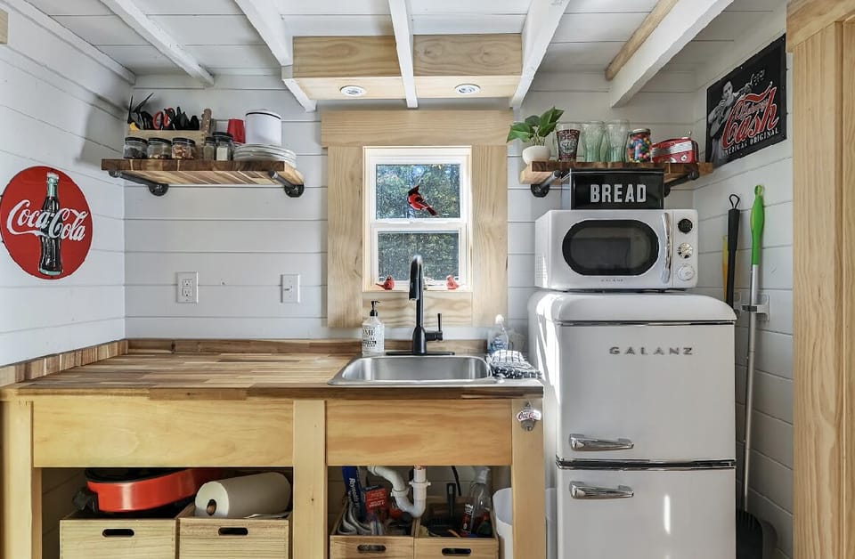 Kitchen offers Fridge w/freezer, Microwave, Sink
