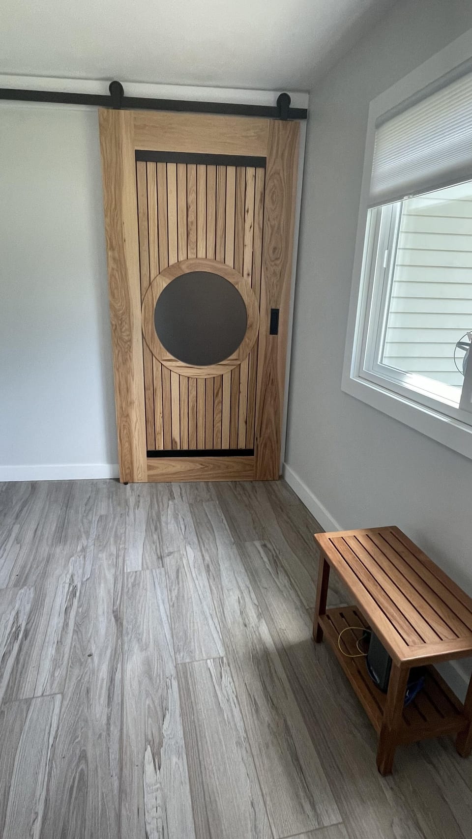 Foyer with door to the bedrooms and full bathroom.