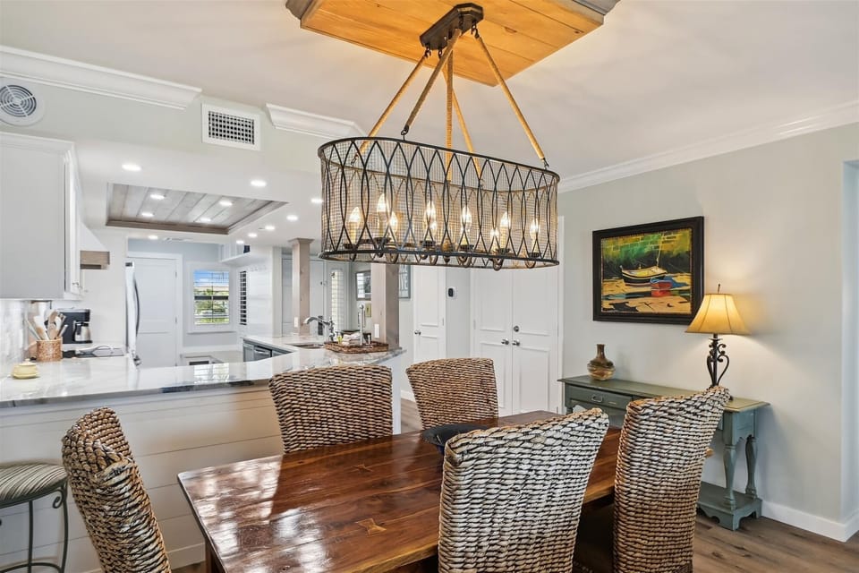 Condo, 2 Bedrooms | Dining