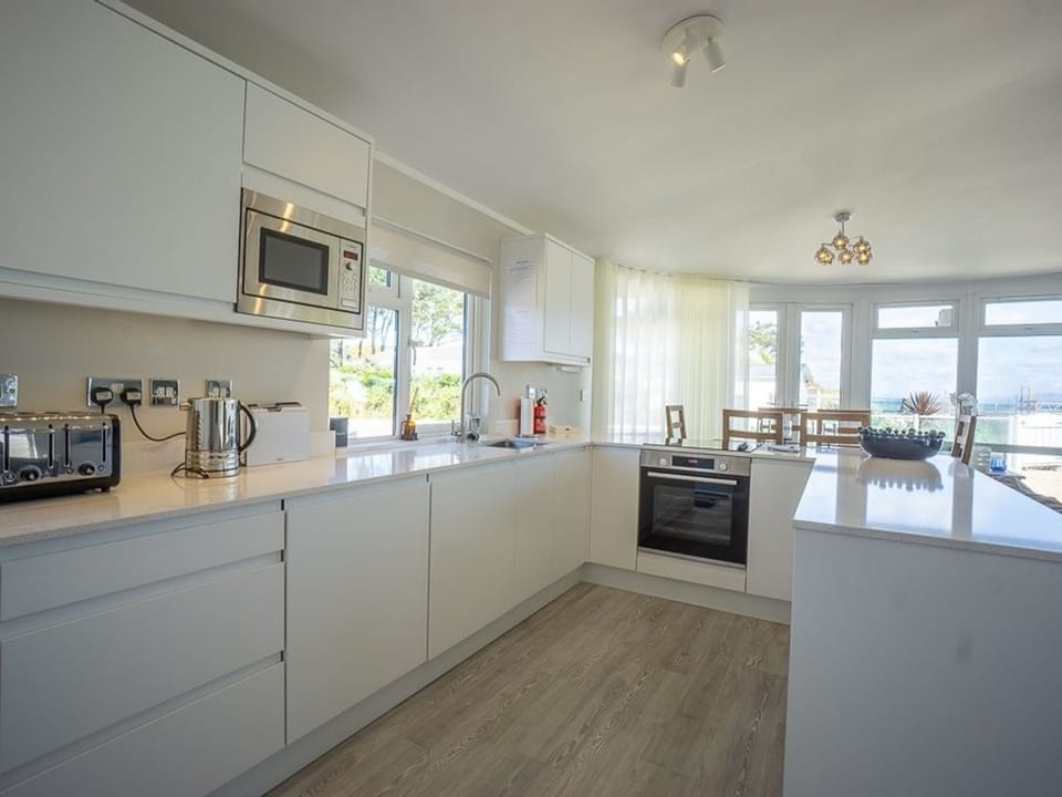 Fridge, dishwasher, electric kettle, toaster