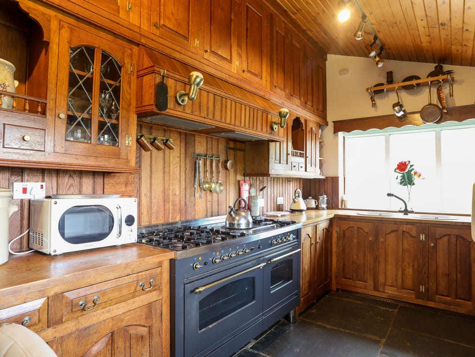 Fridge, dishwasher, electric kettle, toaster