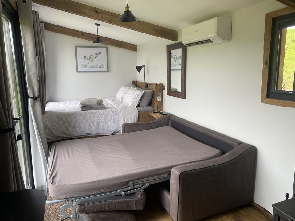 1 Bed Hut - Sleeps 4 - Pets - Parking House in West Somerset District