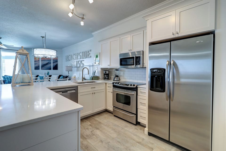 Condo, Multiple Beds, Ocean View | Private kitchen | Fridge, microwave, toaster, dining tables