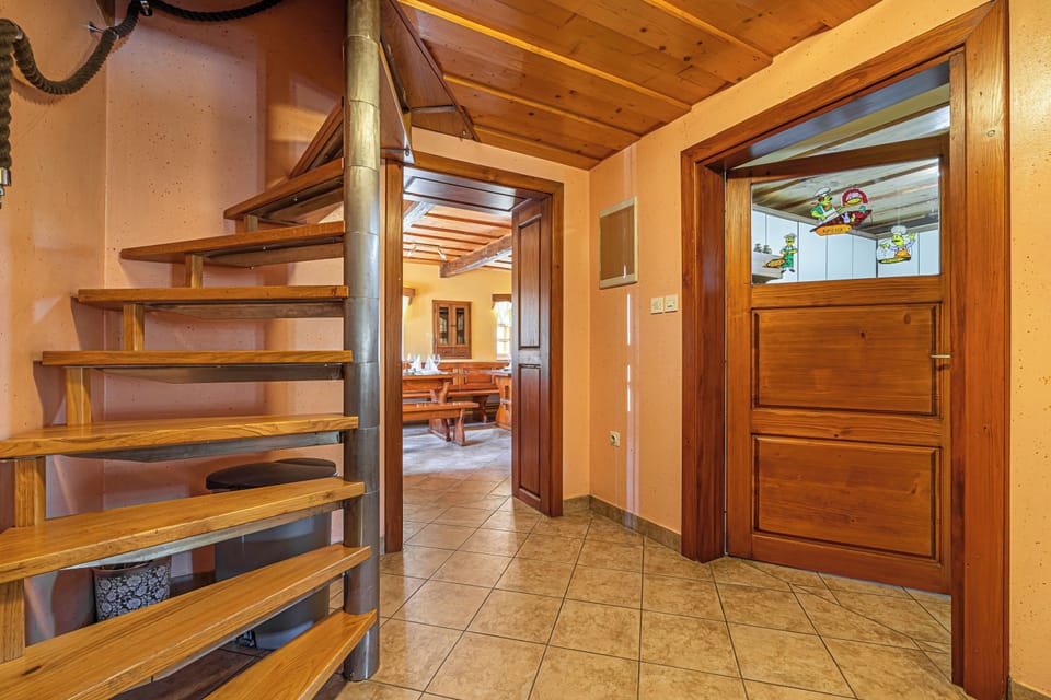 Family House, 3 Bedrooms, 2 Bathrooms (Kunstek Farmhouse w/ Private Sauna) | Interior