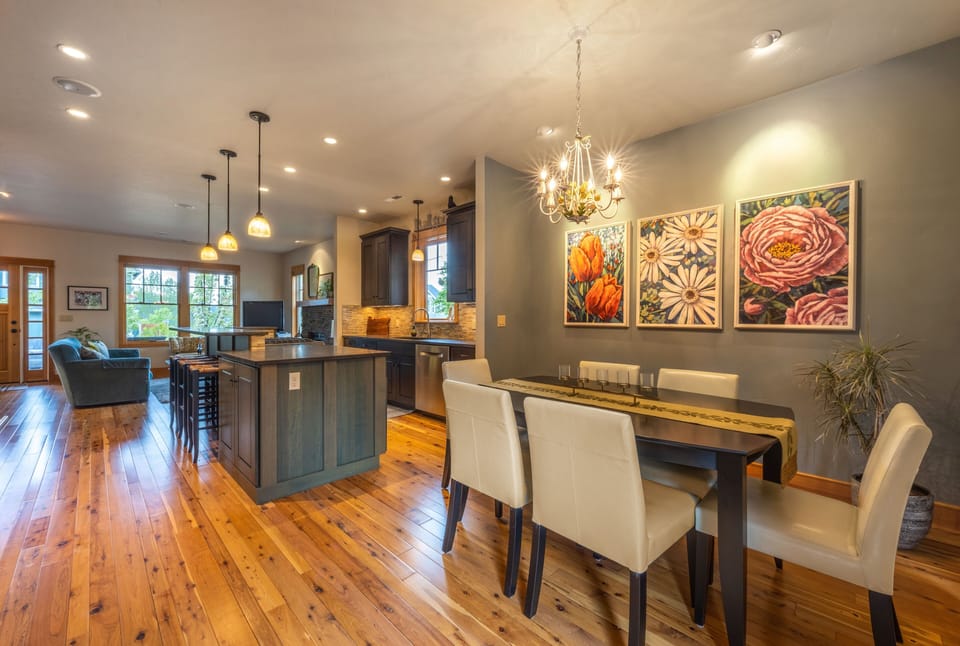 House, 2 Bedrooms | Dining