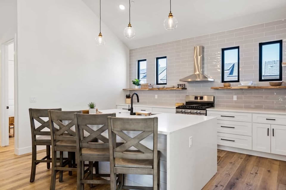 House, 3 Bedrooms | Private kitchen | Fridge, oven, coffee/tea maker, toaster