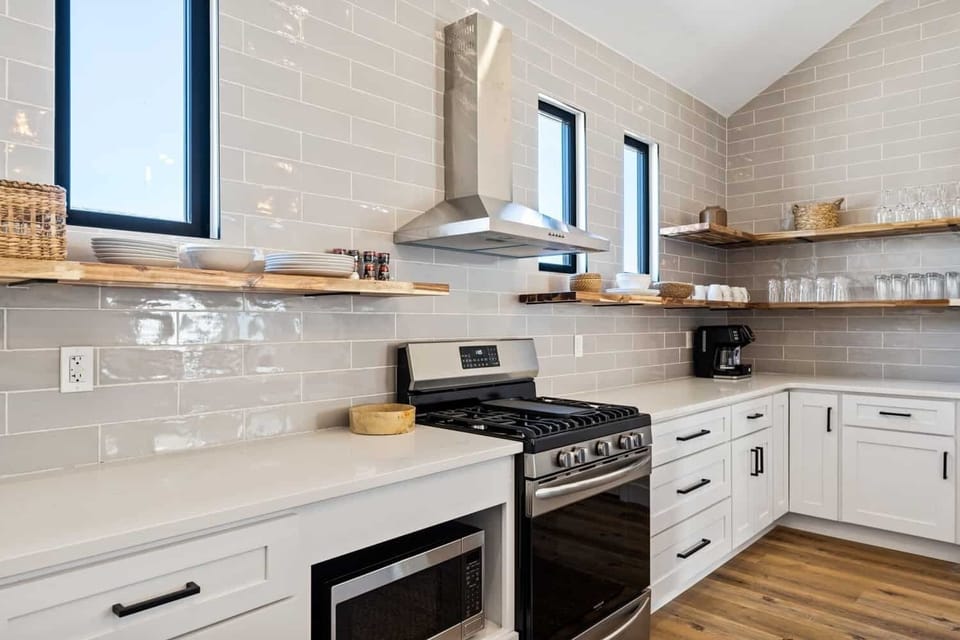 House, 3 Bedrooms | Private kitchen | Fridge, oven, coffee/tea maker, toaster