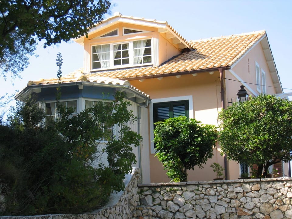 House, Smoking | 2 bedrooms, Internet