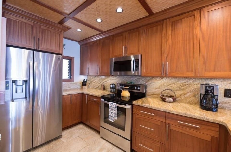 Condo, 2 Bedrooms | Private kitchen | Fridge, oven, stovetop, coffee/tea maker