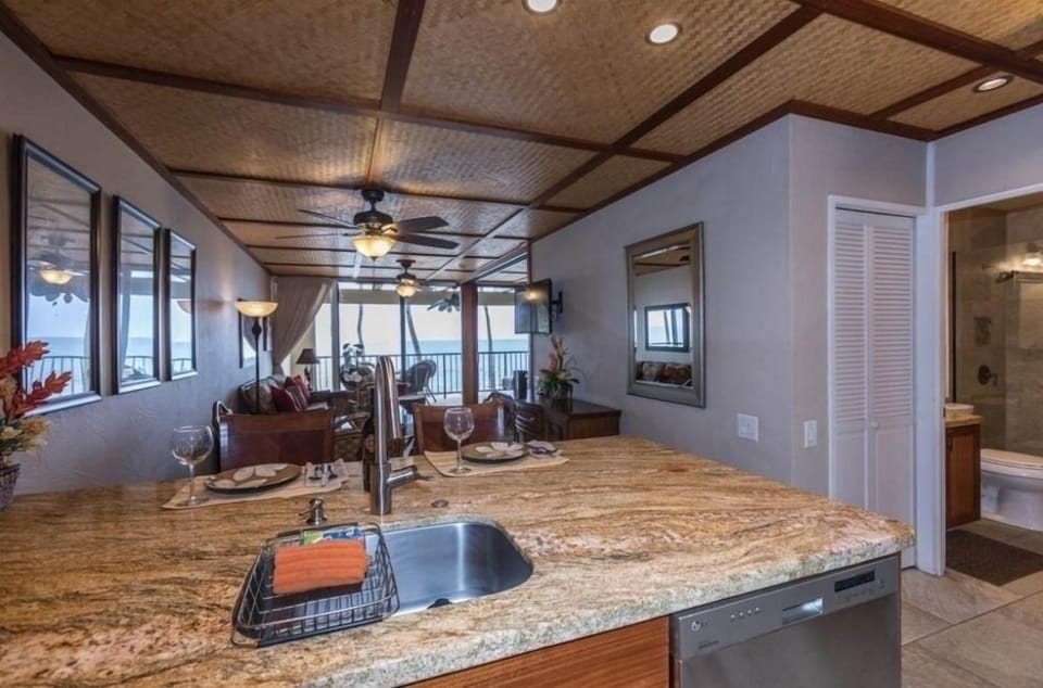Condo, 2 Bedrooms | Dining