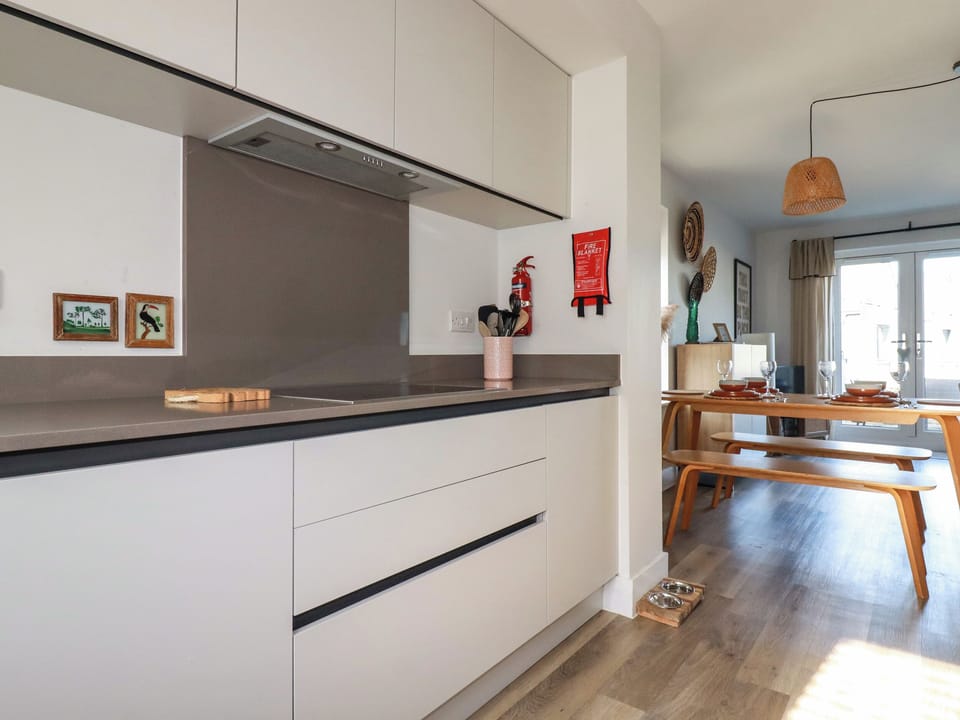 Cottage | Private kitchen | Fridge, dishwasher, electric kettle, toaster