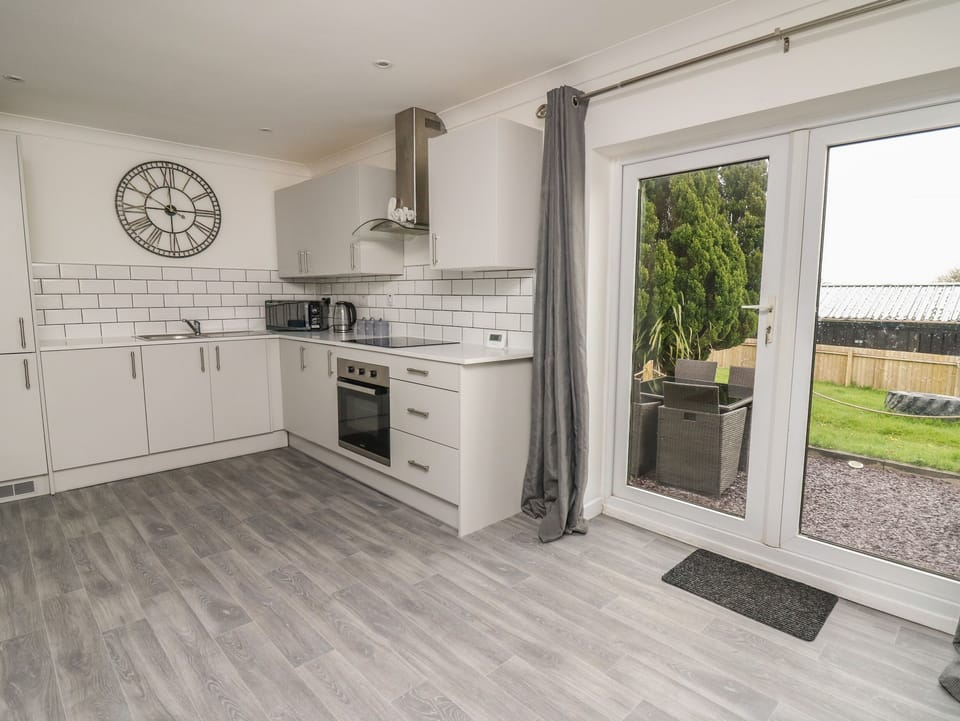 Cookware/dishes/utensils