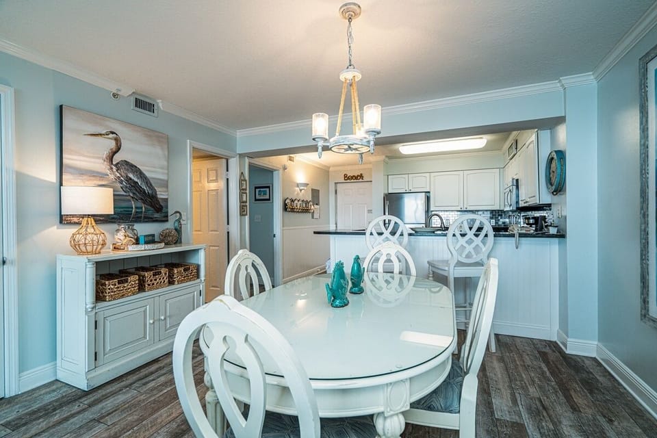 Condo, 2 Bedrooms | Dining