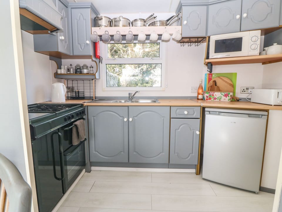 Fridge, electric kettle, toaster, cookware/dishes/utensils