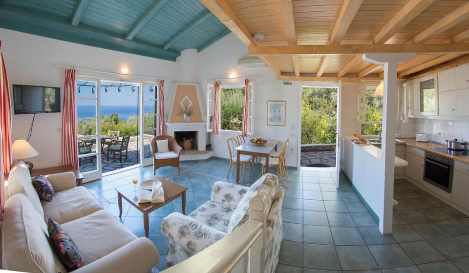 House, Smoking | 2 bedrooms, Internet