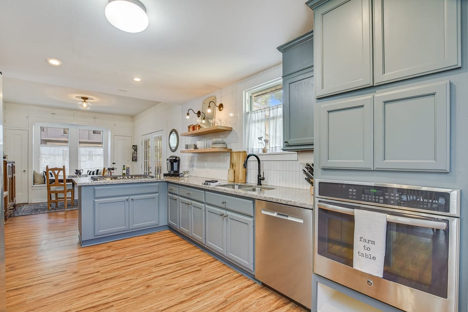 Full kitchen with breakfast nook attached 