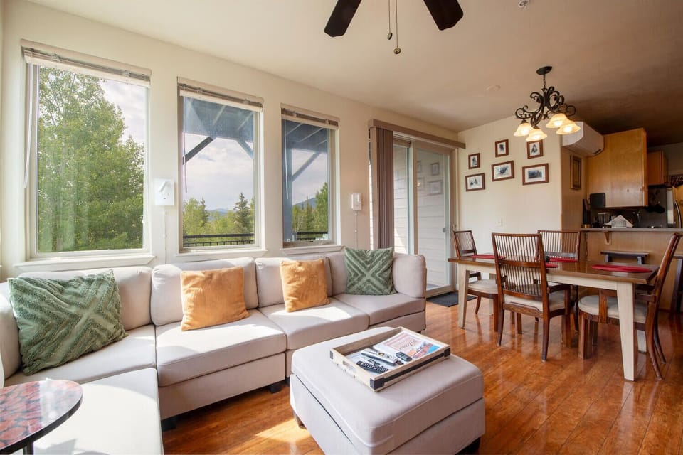 Spacious living area w/scenic views, access to private deck, & plenty of seats 