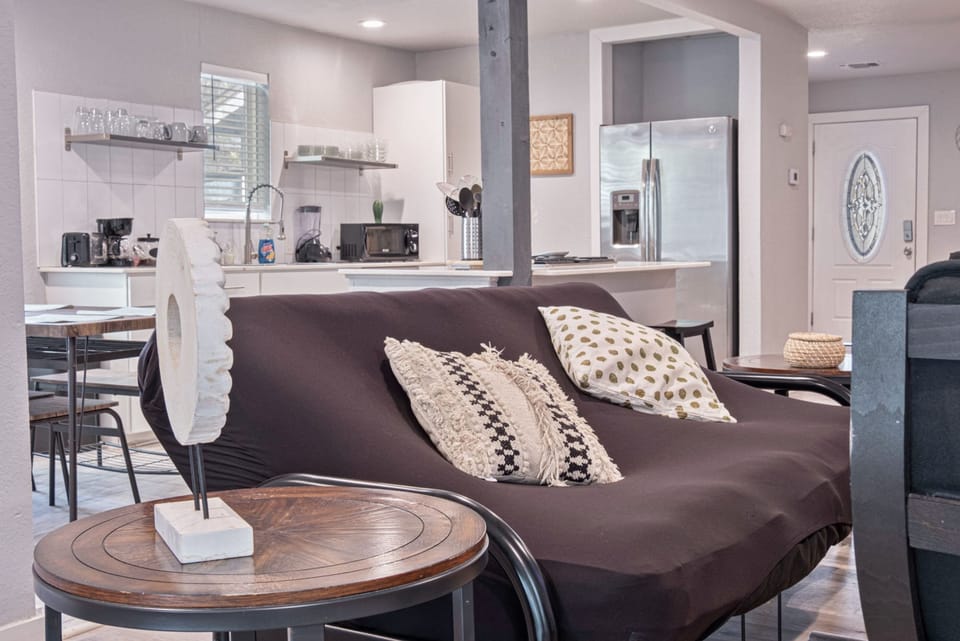 House | 4 bedrooms, desk