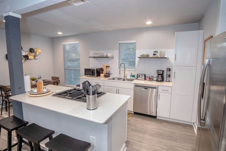 House | 4 bedrooms, desk