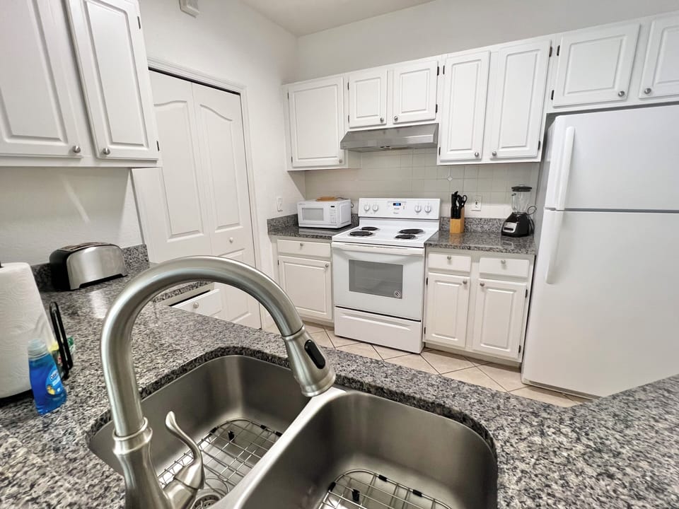 Fully Equipped Kitchen!