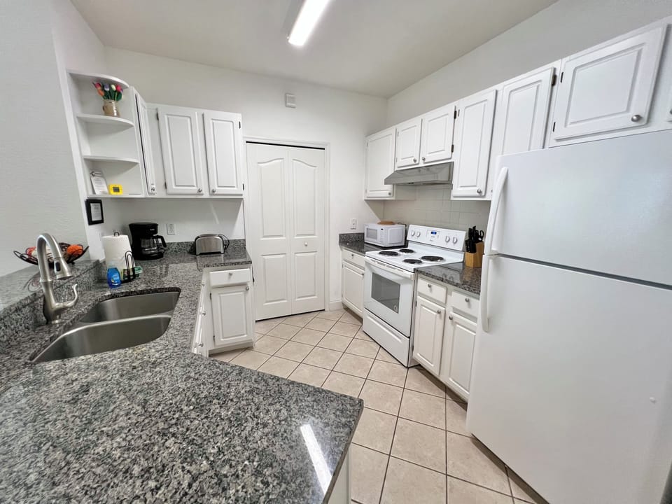 Coffee Maker, Microwave, Stove, Toaster, Pots, Pans, Dishes and so much more ...